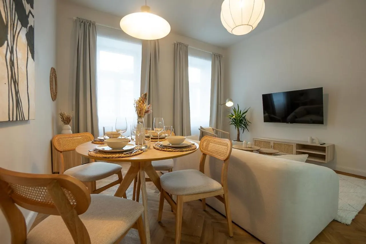 Brand-New 2-Room Apartment In A Top Location contacts
